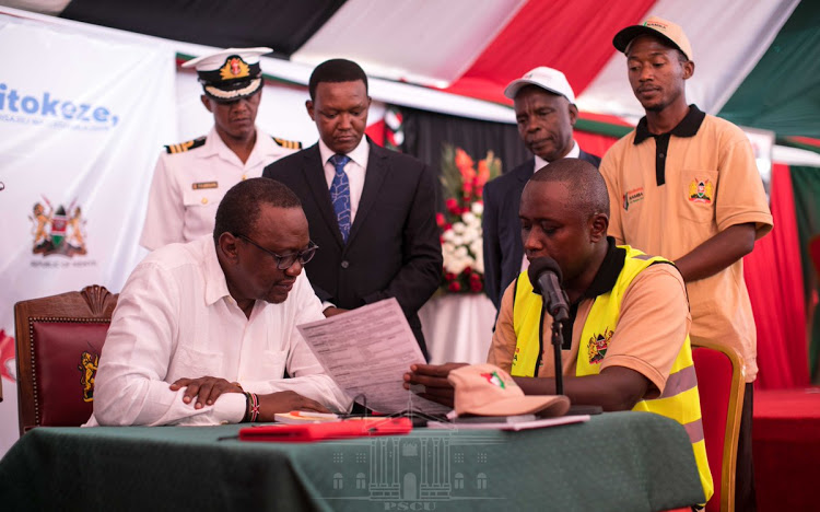 President Uhuru Kenyatta registering for Huduma Namba