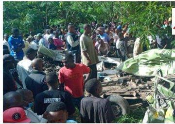 Road crash leaves 5 dead