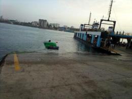Trailer plunges into the Indian Ocean