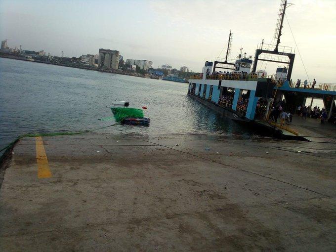 Trailer plunges into the Indian Ocean