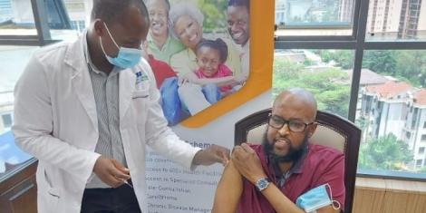 Ibrahim Johnny Ahmed gets vaccinated. |Courtesy| Twitter|