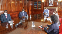 President Uhuru Kenyatta with Prof George Magoha, Dr Joseph Kinyua, PS Dr Julius Jwan, TSC CEO Nancy Macharia and KNEC CEO Mercy Karogo