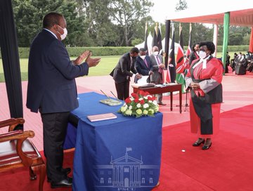 President Uhuru Kenyatta presides over the swearing in of judges at State House Nairobi on June 4, 2021. |Courtesy| PSCU|
