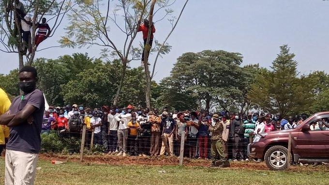 Hundreds of mourners gather at the burial of former Gem MP Jakoyo Midiwo