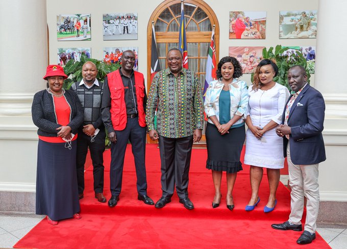 Former Kiambaa aspirants with President Uhuru Kenyatta at State House, Nairobi