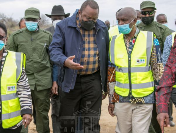 President Uhuru Kenyatta arrives in Makueni County to inspect the ongoing construction of Thwake Dam.
