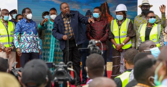 President Uhuru Kenyatta in Makueni County to inspect the ongoing construction of Thwake Dam.