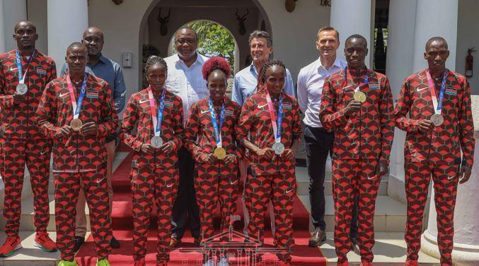 President Uhuru Kenyatta with the Kenya Olympic Team at State House.