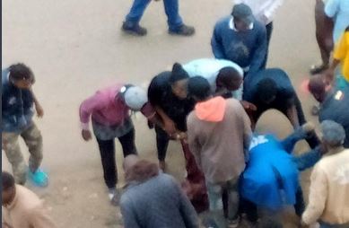 Residents carry the body of a man reportedly shot dead by police in Kahawa West on the morning of August 25, 2021. |Courtesy| Twitter|