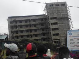 Five storey building leans over in Kinoo, Kiambu County on September 3, 2021. |Courtesy| Twitter|