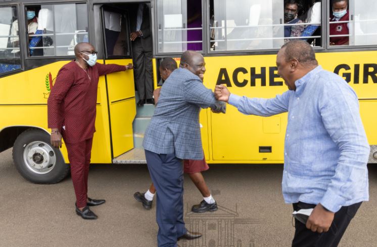 President Uhuru Kenyatta Donates 10 Buses to Schools at State House. 