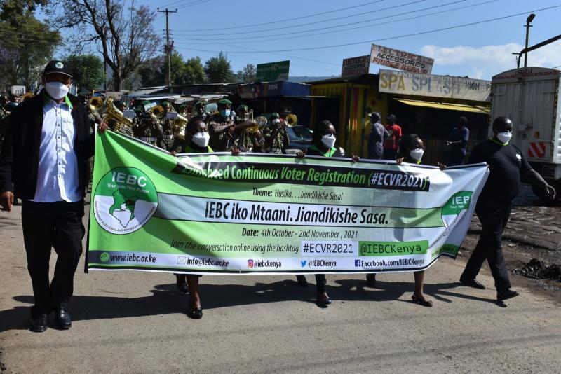 IEBC officials during the launch of the registration drive on Monday. 