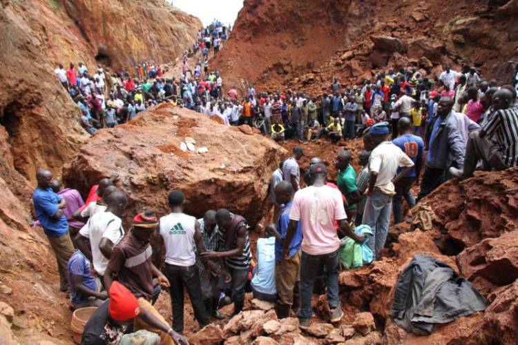 Resident conduct rescue operations at a past collapsed mine. |Photo| Courtesy|