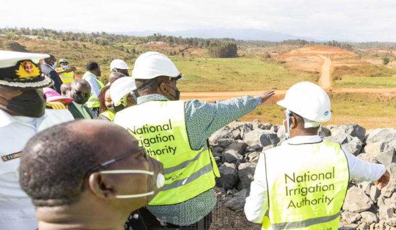 President Uhuru Kenyatta on Monday inspected the ongoing construction of the Shs 8.5 billion Thiba Dam in Kirinyaga County. 