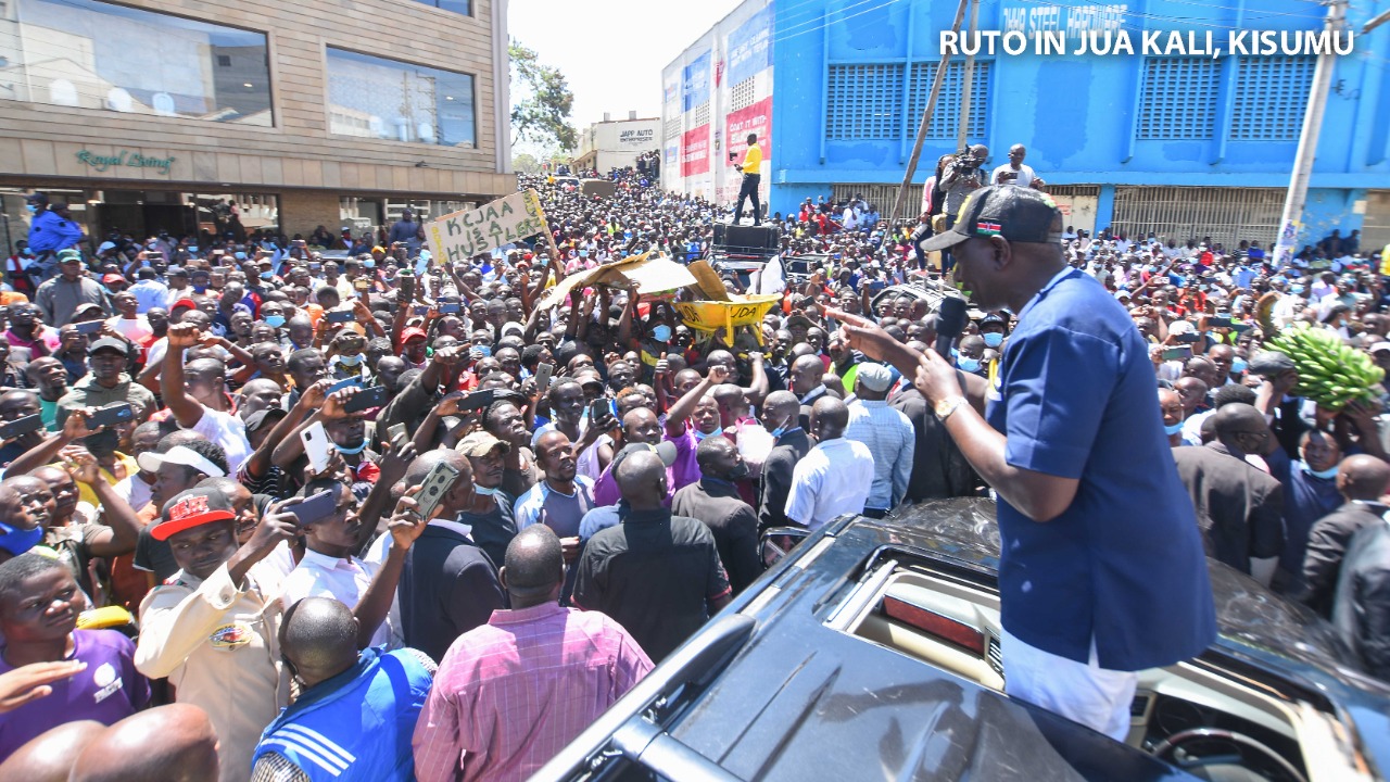 DP William Ruto addresses residents of Kisumu on Wednesday, November 10, 2021. |Courtesy| Twitter|