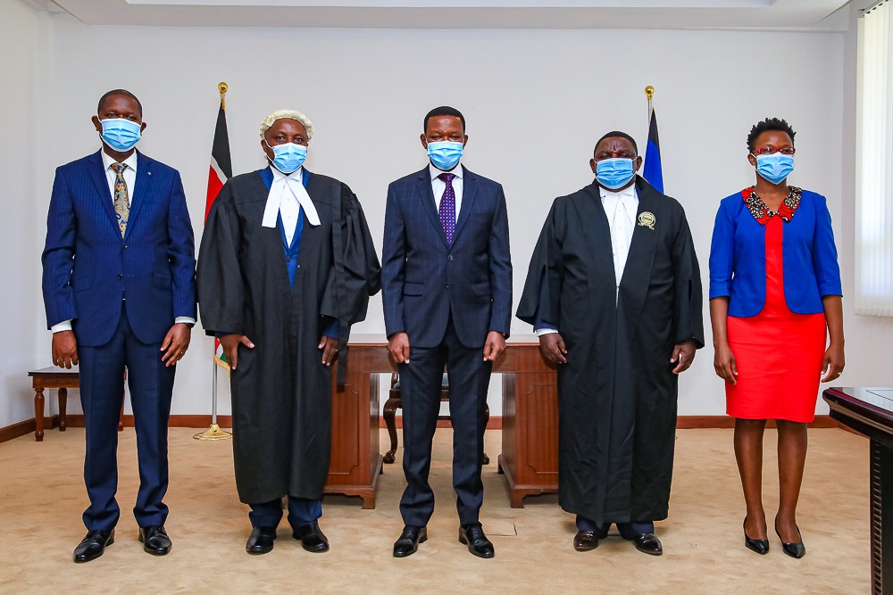 Governor Alfred Mutua (centre) attends the swearing in of Machakos County Attorney General James Kathili (2nd left) on November 30, 2021. |Courtesy| Twitter|