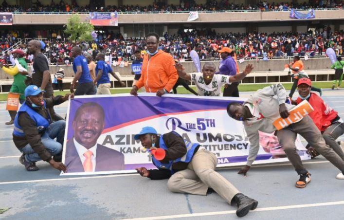 Kenyans at Kasarani stadium. 