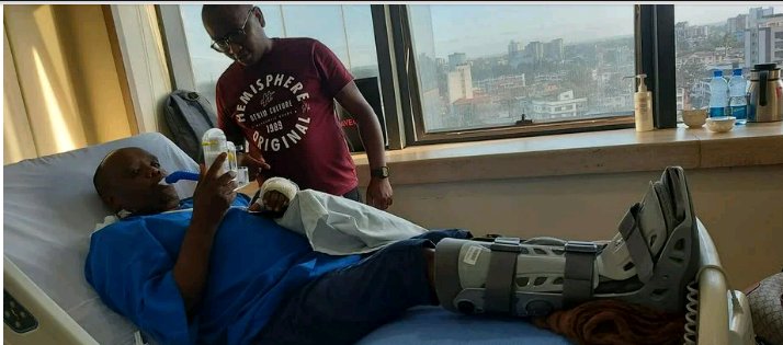 Dennis Itumbi with his brother at Nairobi West Hospital (Courtesy)