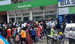 Long queues at Safaricom shops as Kenyans register their lines. 