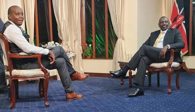 File: Linus Kaikai, Citizen TV Editorial Director interviewing Deputy President William Ruto. [Photo: Courtesy]
