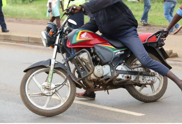 File image of a police officer attempting to apprehend a boda boda rider. |Photo| Courtesy|