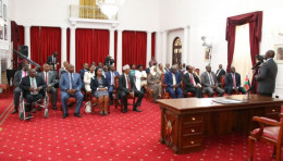 Over 30 Jubilee MPs in a meeting with President William Ruto. IMAGE: PCS