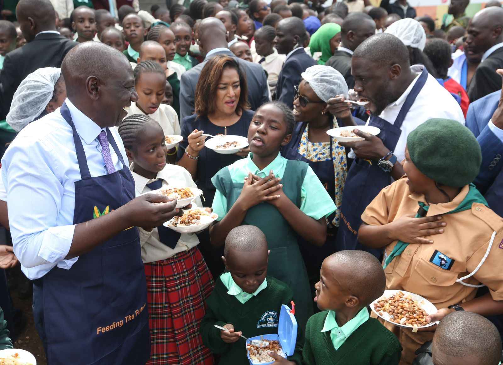 President Ruto, Governor Sakaja, and Passaris during the launch of Nairobi County school feeding programme at Roysambu Primary school.