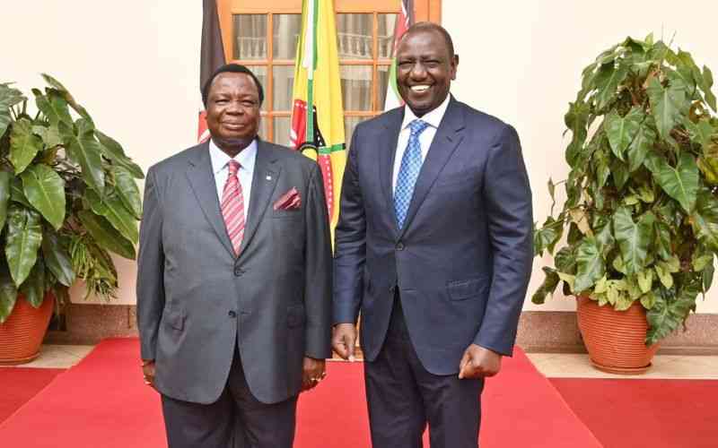 File Image of President William Ruto and Cotu boss Francis Atwoli at State House.