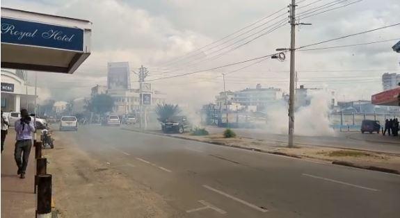 Police lob teargas in Mombasa to disperse protesters.