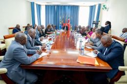 Deputy President Rigathi Gachagua receives documents from coffee stakeholders.