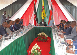 President Ruto chairs cabinet meeting at Kakamega State Lodge.