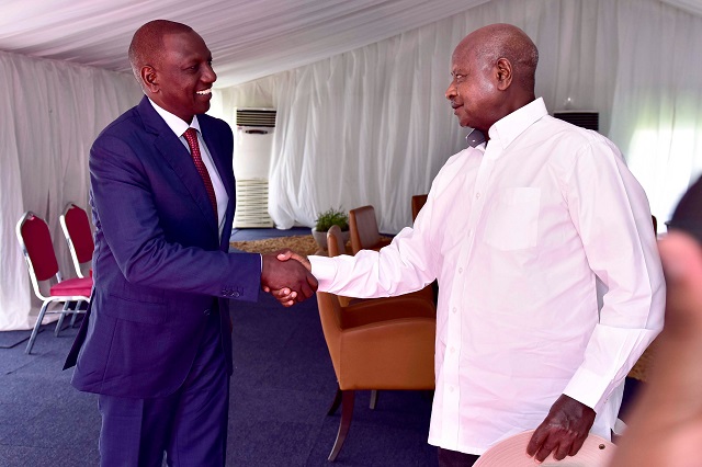 File image of President William Ruto and his Ugandan counterpart Yoweri Museveni.
