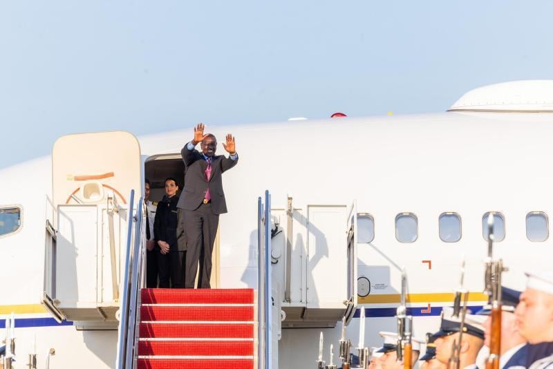 File Image: President Ruto boards a private jet from the US to travel to Kenya.