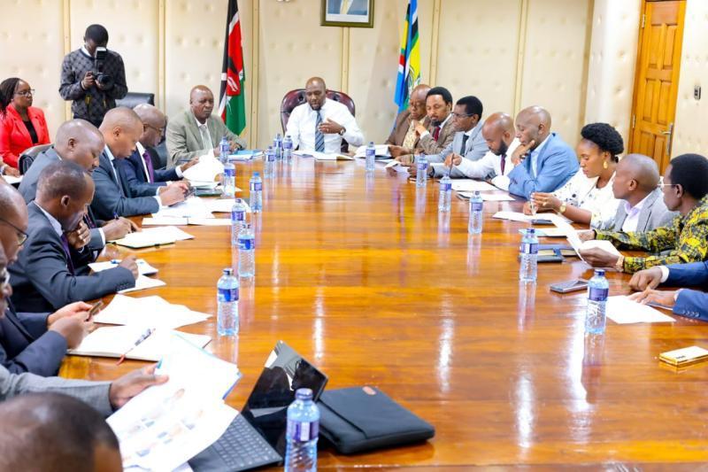 Transport CS Kipchumba Murkomen with Mt Kenya elected leaders.