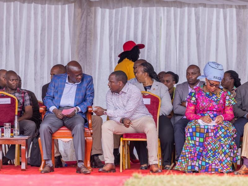 Deputy President Rigathi Gachagua having a chat with Senator Aaron Cheruiyot in Kericho County.
