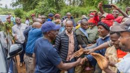 File image of President William Ruto interacting with locals near Sagana State Lodge