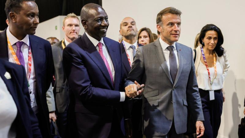 File image of President William Ruto and President Emmanuel Macron of France