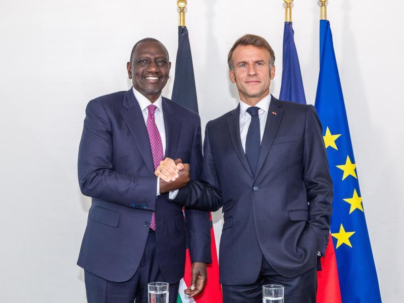 File image of President William Ruto with Emmanuel Macron.