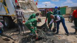 File image of Nairobi County Chief Officer for Environment Geoffrey Mosiria in a past cleaning exercise
