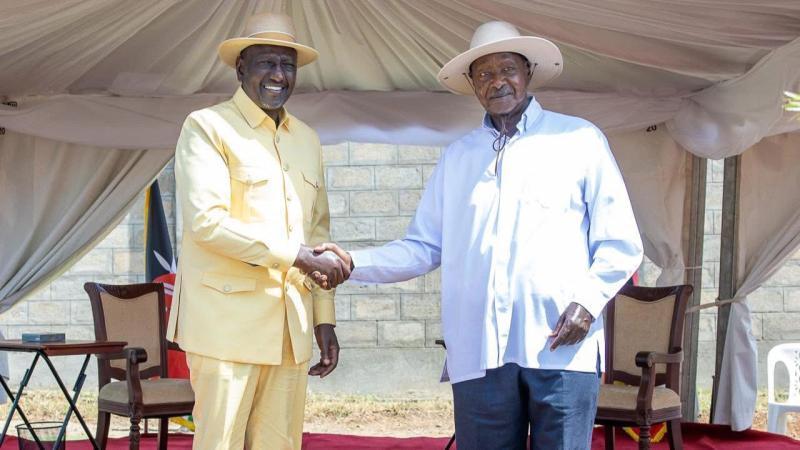 File image of President William Ruto and Ugandan President Yoweri Museveni