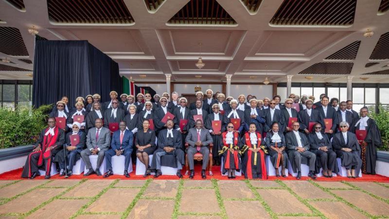 File image of President William Ruto and the Senior Counsels at State House
