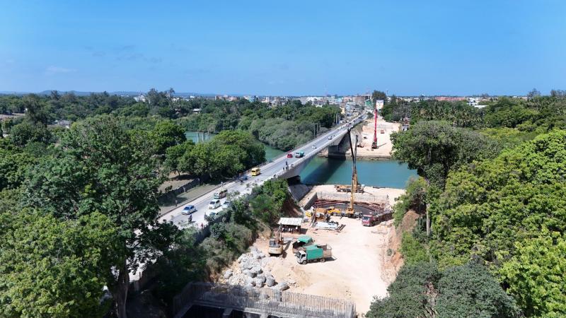 File image of ongoing construction of the Mtwapa bridge along the Mombasa-Kilifi highway.