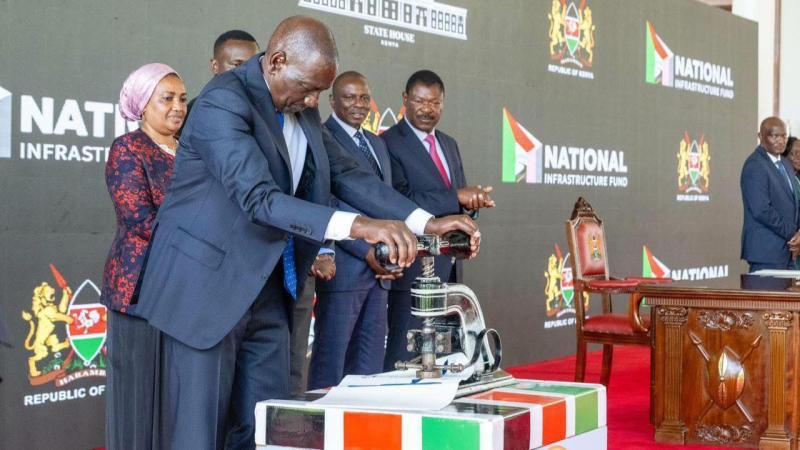 File image of President William Ruto assenting to the National Infrastructure Fund