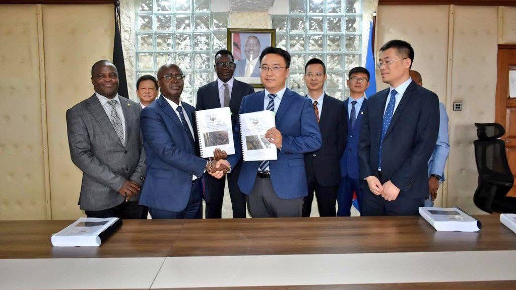 File image of Kenya Urban Roads Authority (KURA) and Stecol Corporation officials