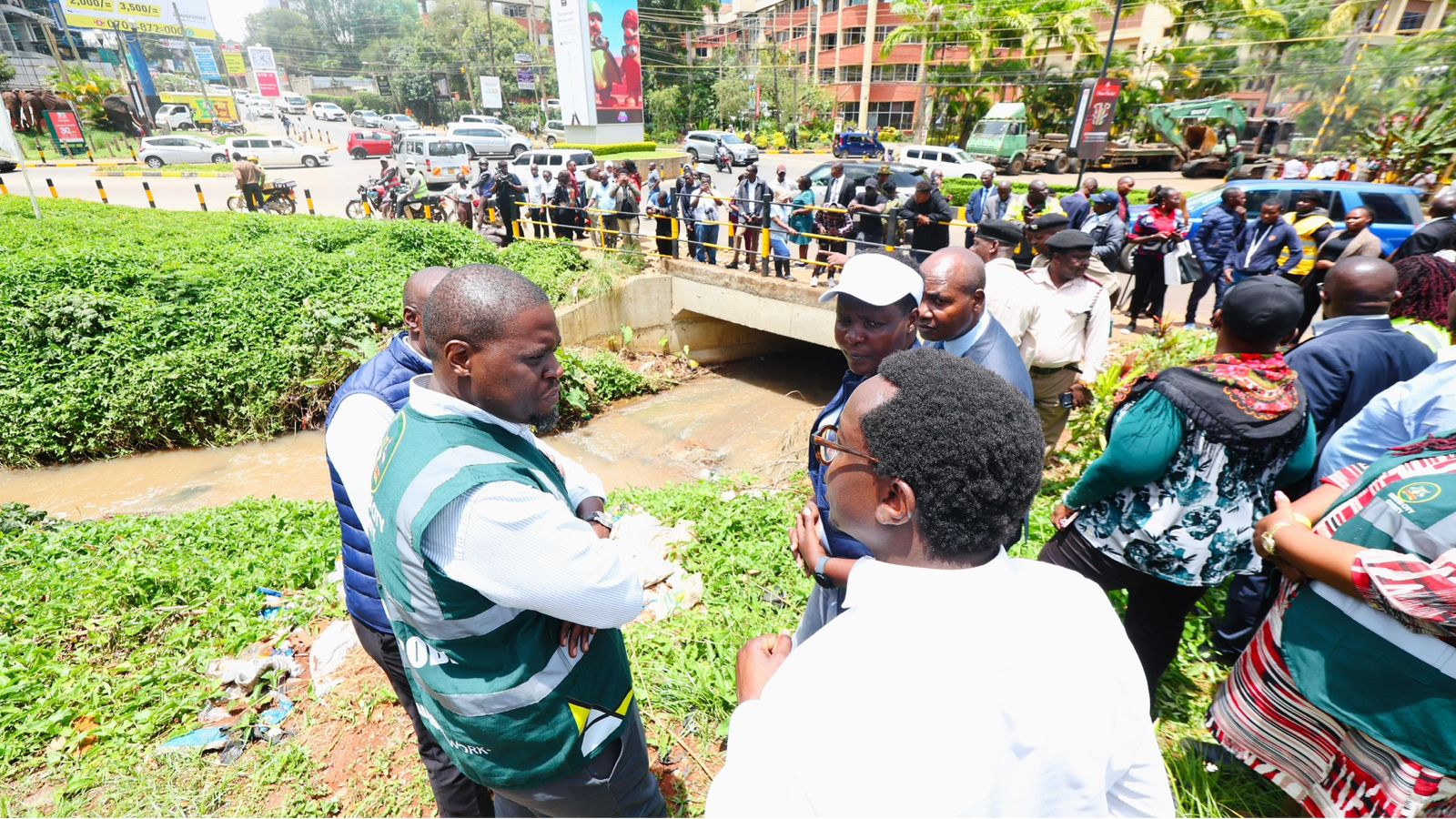 File image of Nairobi Governor Johnson Sakaja overseeing flood recovery efforts