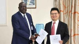 File image of KNH CEO Richard Lesiyampe and Stephen Zeng from Xiangya Hospital