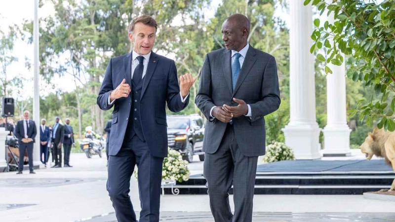 File image of presidents William Ruto and Emmanuel Macron at State House, Nairobi