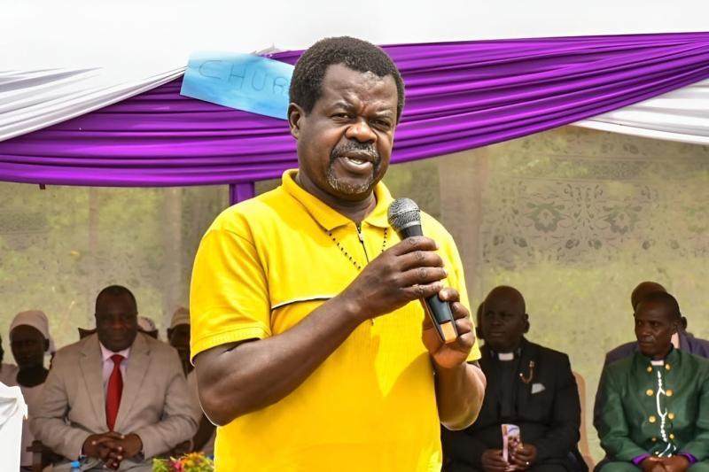 File image of Busia Senator Okiya Omtatah.