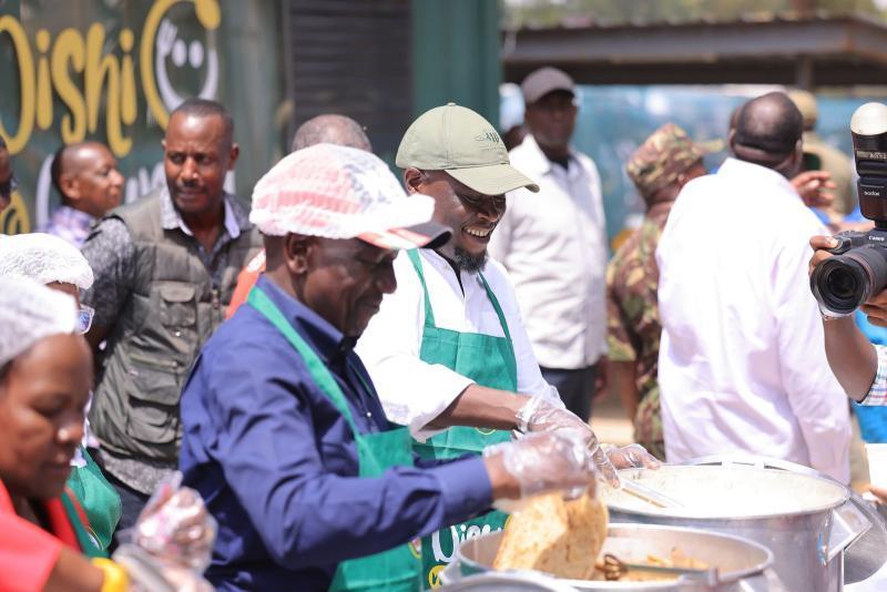 A file photo of Governor Johnson Sakaja and President William Ruto serving chapatis under the Dishi na County Dchool feeding programme.